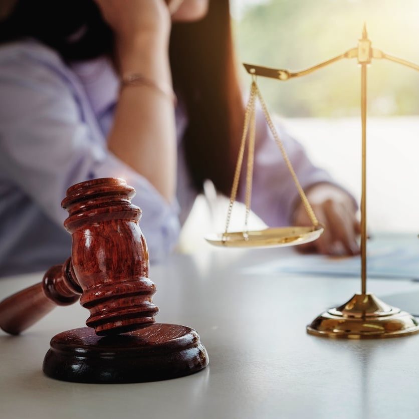 Female attorney on the phone with the client to plan the case in court.